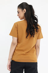 CLASSIC FIT ESSENTIAL TEE-MUSTARD