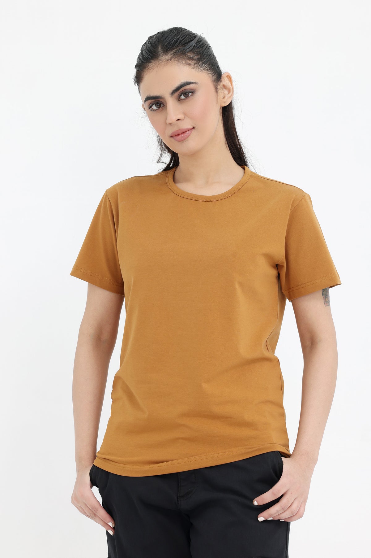 CLASSIC FIT ESSENTIAL TEE-MUSTARD