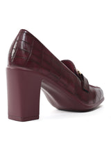 CROC-EMBOSSED BLOCK HEEL LOAFERS-MAROON