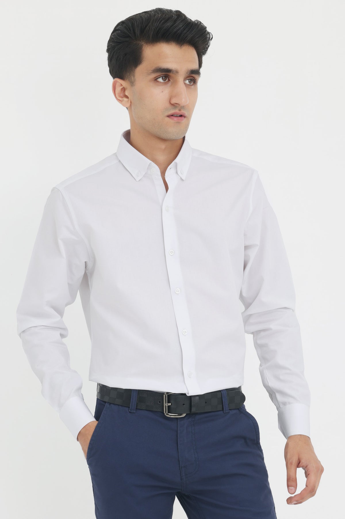 ESSENTIAL FORMAL BUTTON-DOWN-WHITE-DOTTED